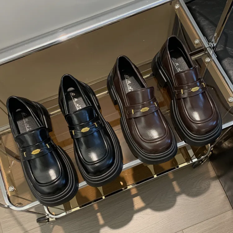 贾不假2025秋冬新款乐福鞋女时尚百搭配裙子英伦风黑色厚底小皮鞋
