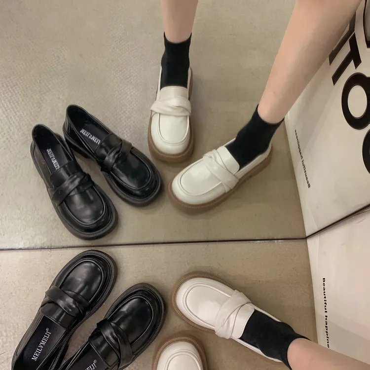 现货贾不假乐福鞋2025年新款超火百搭复古舒适圆头粗跟防滑小皮鞋