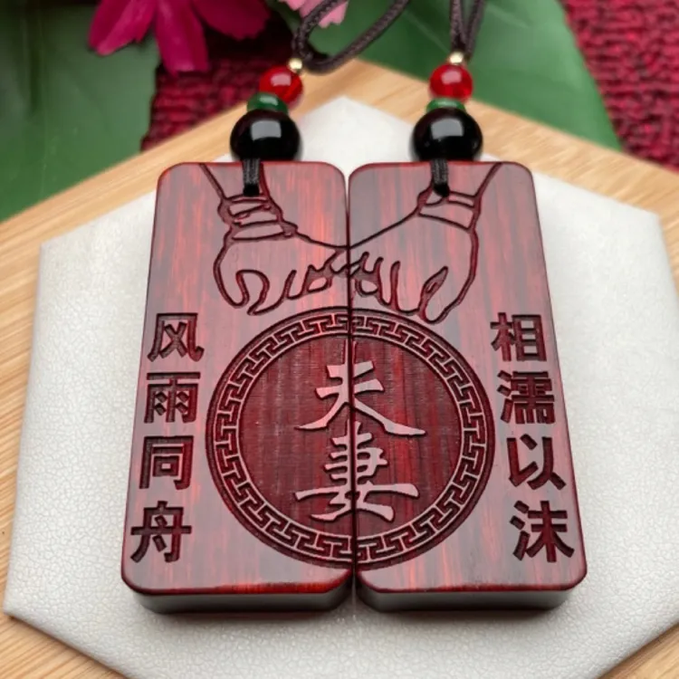 夫妻爱人十二生肖定制创意刻字生肖纪念吊坠小礼物挂件最新款情侣