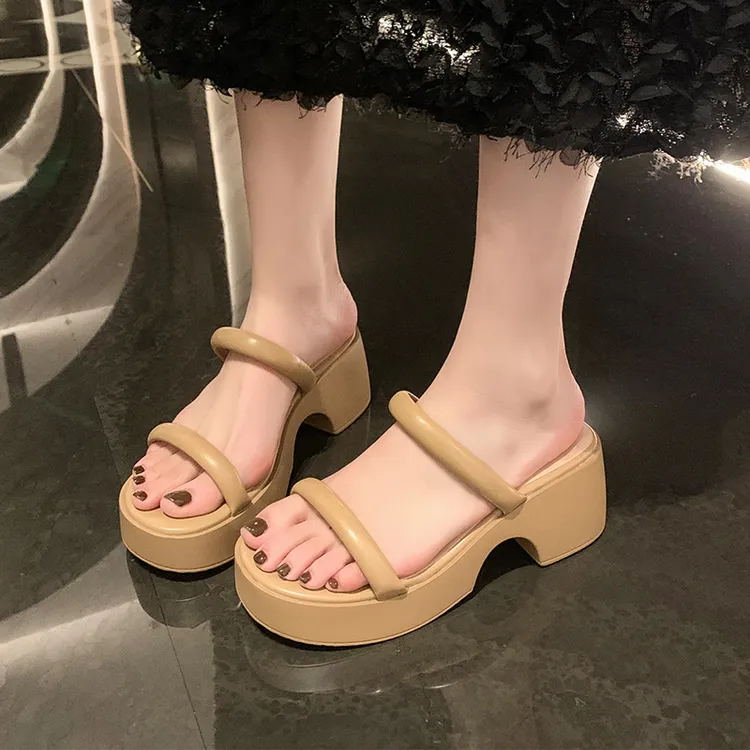 2024夏季新款法式优雅复古厚底一字带拖鞋女夏露趾外穿拖鞋罗马凉