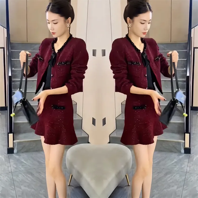 8663秋季小香风时尚洋气气质显瘦亮片修身（上衣+裙子）两件套蕾丝