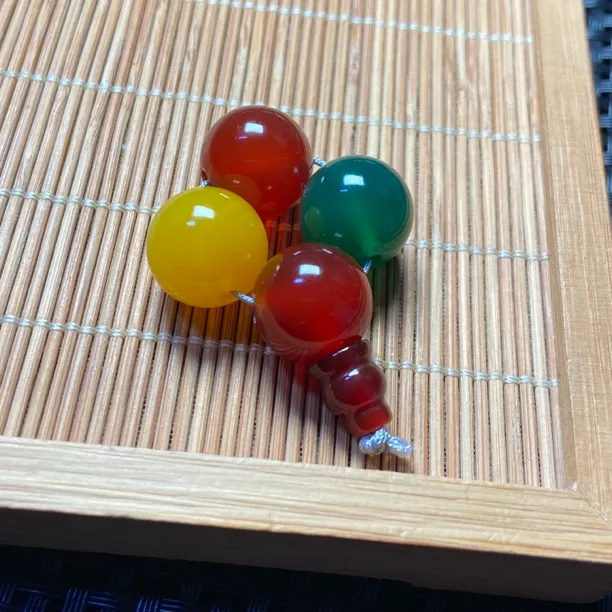 尺寸约14mm红黄绿圆珠配饰