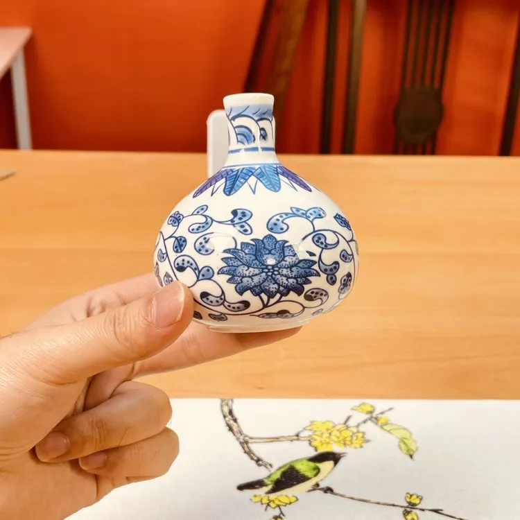 青花缠枝莲陶瓷手工花瓶装饰摆件一个装K-1391