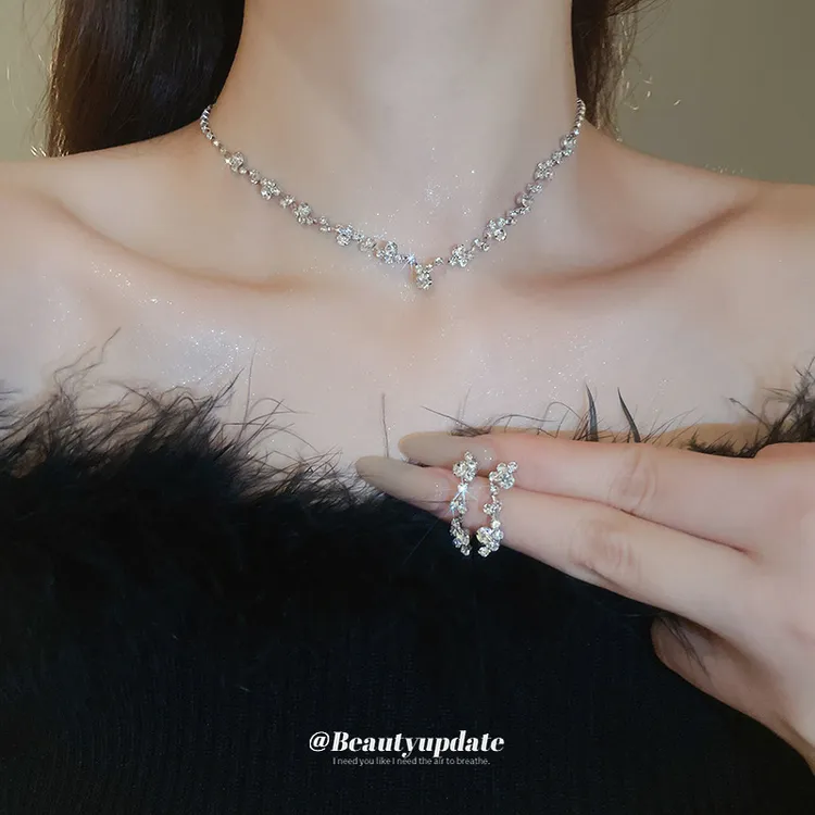铜合金合成锆石项链 镶钻花朵项链轻奢高级感锁骨链时尚百搭饰品