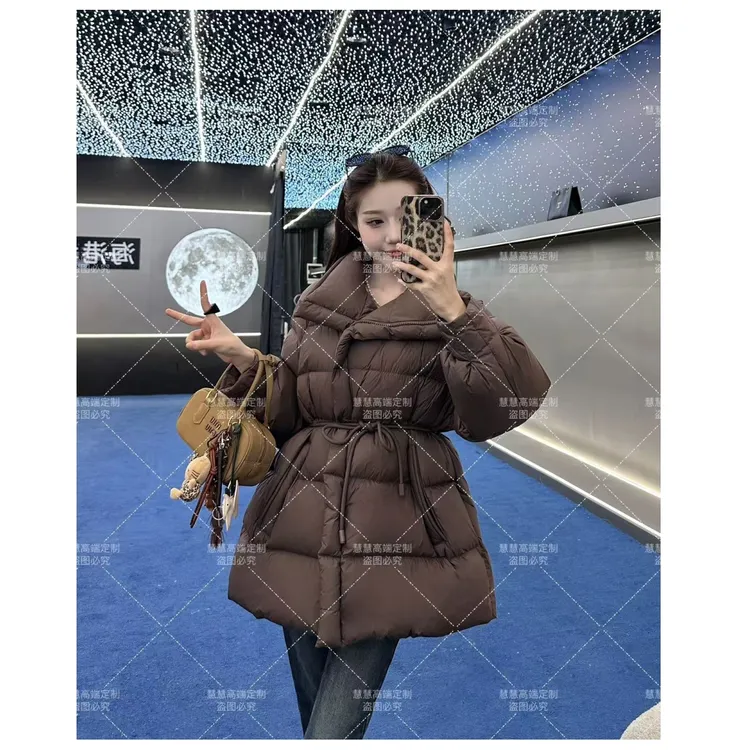 【慧慧】90白鹅绒 大翻领抽绳收腰中长款鹅绒服 JYYRJN8807