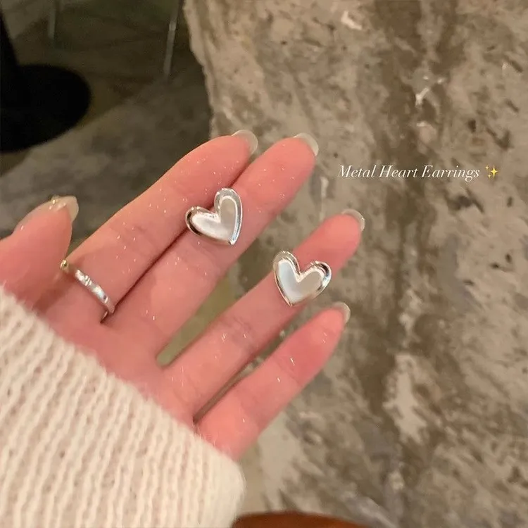 铜合金耳饰 韩系冷淡风小众立体感爱心耳钉女高级感轻奢耳环耳饰