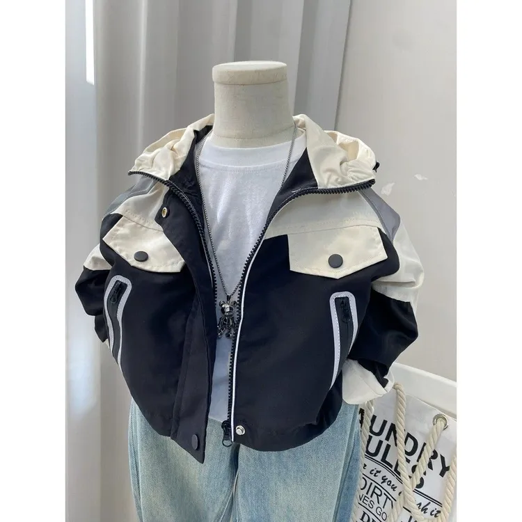 男童帅气外套2025新款儿童冲锋衣男孩春季潮酷帅连帽中童小童装