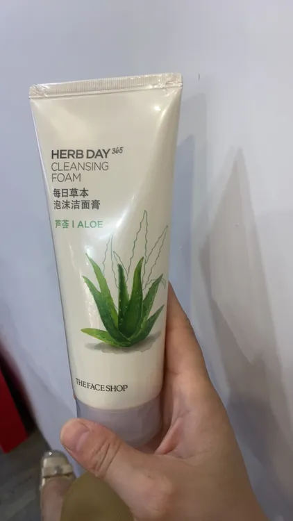 菲诗小铺每日草本芦荟泡沫洁面膏