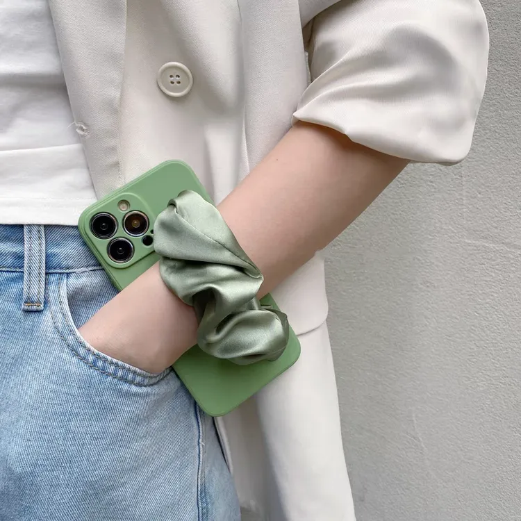 薄荷绿褶皱丝巾腕带手机壳适用华为Pura80斜挎绳Mate70Nova13荣耀