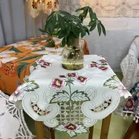 A012-10 贡缎（55CM方）米白色三朵花刺绣盖巾