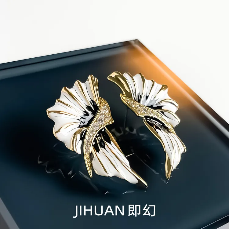 即幻 铜合金耳饰 欧美时尚轻奢气质耳环 小众白色个性耳钉 S-8277