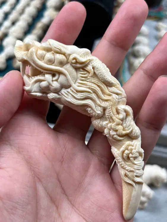 猛犸牙盘龙牙尖手把吊坠，110*31*24.5