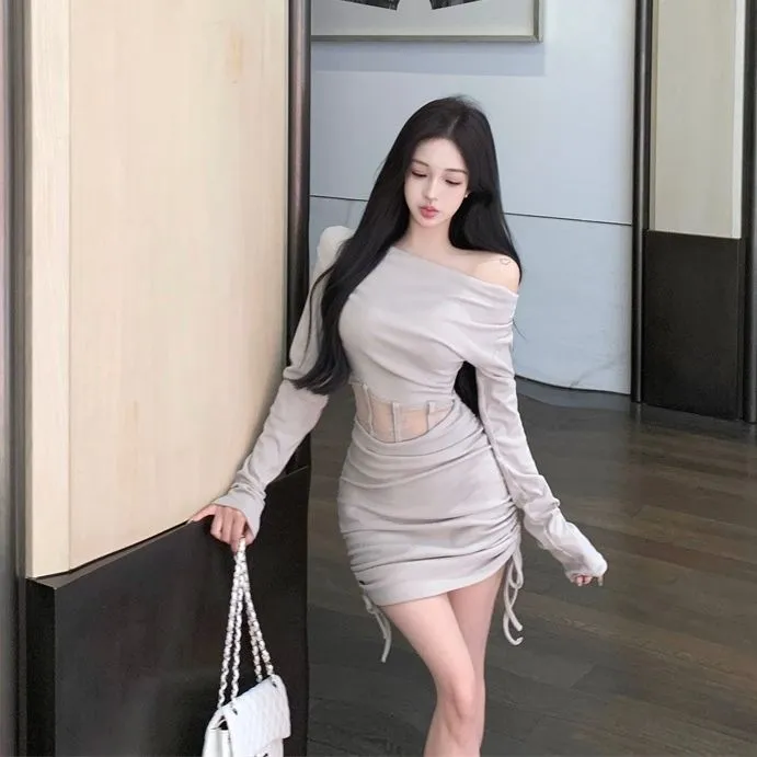 法式纯欲风性感斜肩长袖秋冬设计感蕾丝拼接设计感修身包臀连衣裙