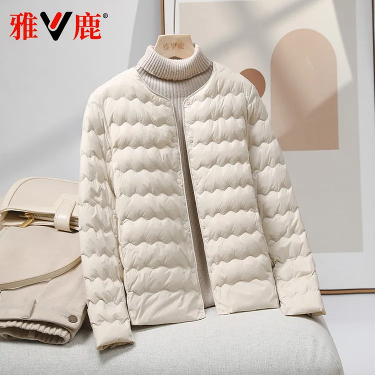 雅鹿2025新款羽绒服女时尚百搭休闲时尚大码短款薄款修身韩版羽绒