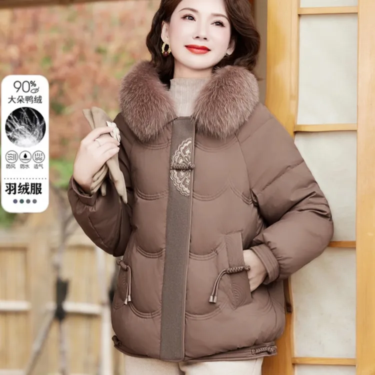 妈妈秋冬装刺绣短款羽绒服中年女装白鸭绒上衣中老年保暖毛领外套