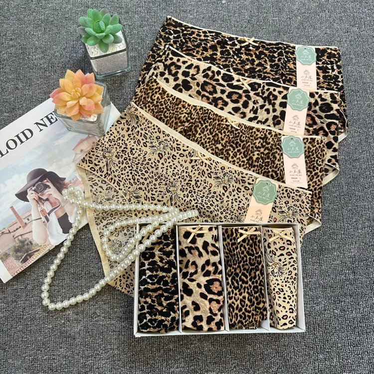 小木屋5777 中腰包臀牛奶丝定型无痕印花女士冰丝无痕内裤