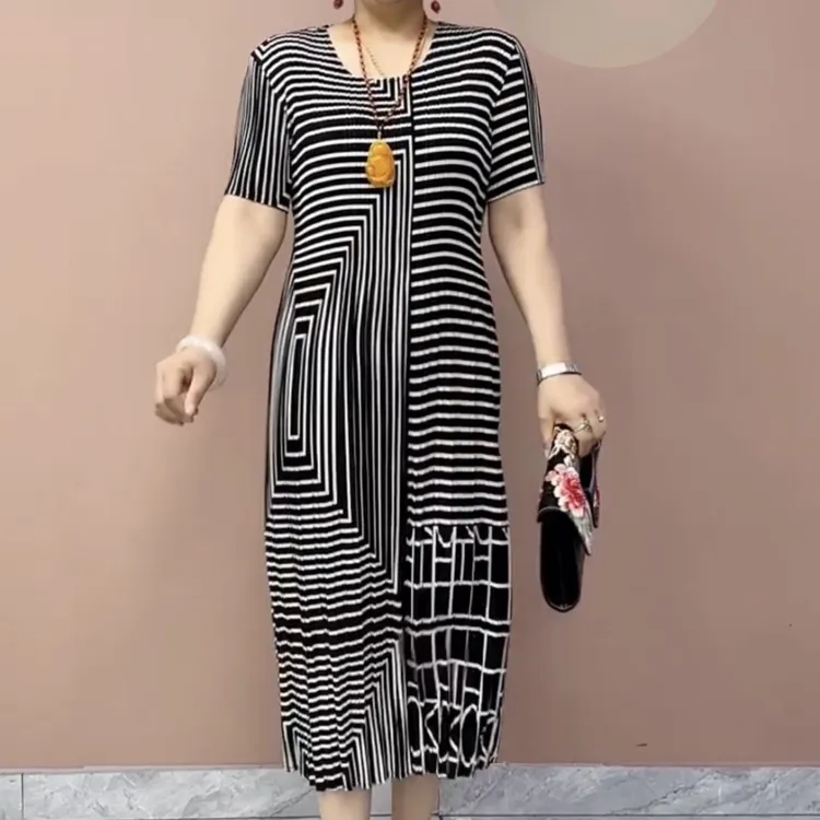 褶皱竖条纹优雅气质时尚女人遮肉韩版显瘦连衣裙休闲女装妈妈装