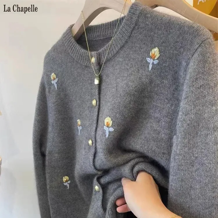 拉夏贝尔韩系简约针织开衫女2025秋冬设计感手工立体小花刺绣毛衣
