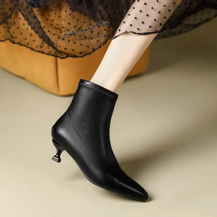 防滑3厘米黑色软皮弹力瘦瘦短靴女猫跟秋冬新款尖头瘦瘦靴袜靴子