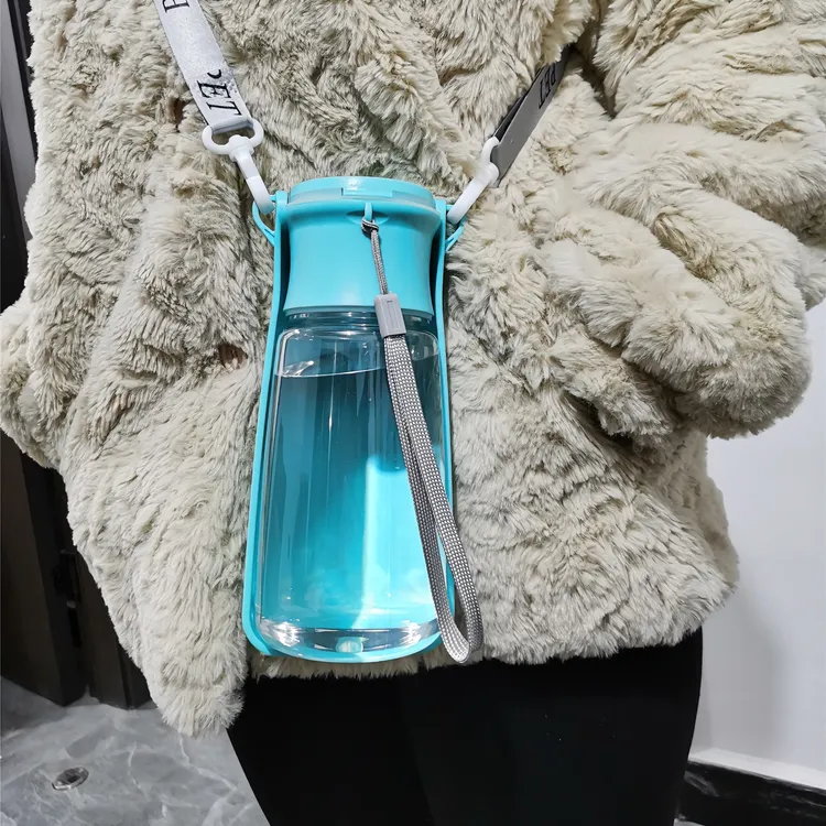 狗狗外出水杯便携斜跨折叠狗喝水遛猫狗水壶户外宠物饮水器喂水