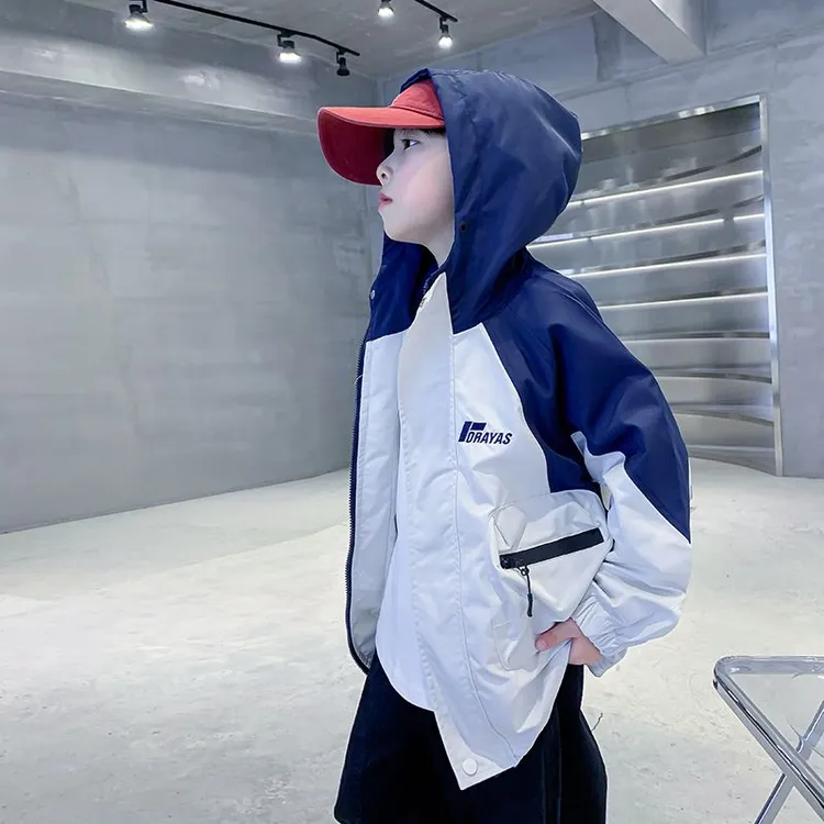 男童春秋装拼接户外冲锋衣外套2024新款儿童男孩早秋痞帅工装夹克