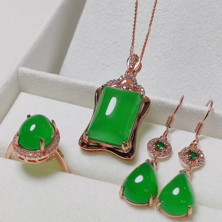 天然冰透绿玉髓四件套吊坠耳钉戒指仙女款气质妈妈礼物多样性发货
