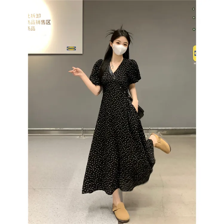 大码~黑色碎花v领小黑裙夏季2025新款茶歇法式赫本风收腰时尚气质
