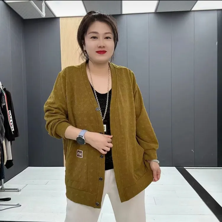 备1019大码新款时尚百搭宽松遮肉纯色压花开衫外套