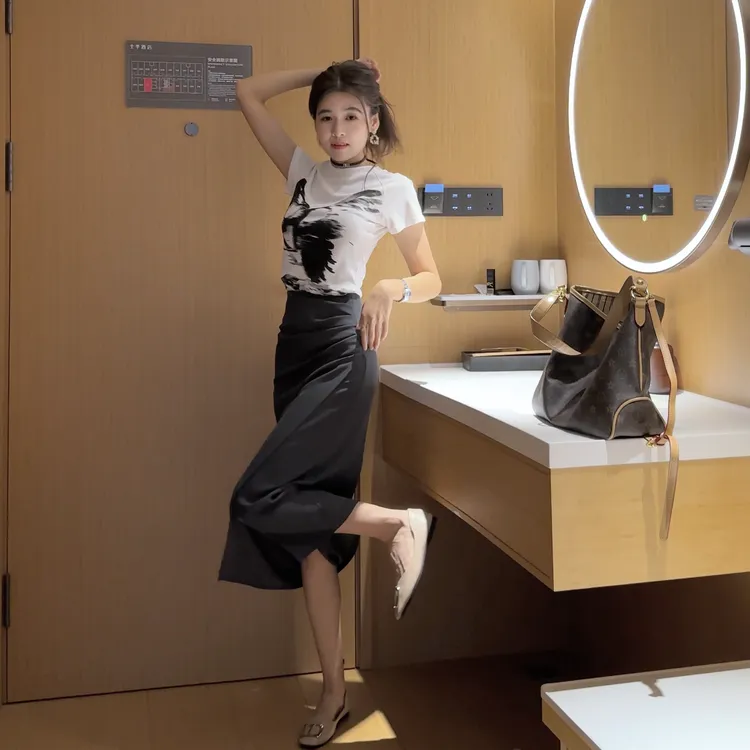 2025春夏新款减龄印花上衣洋气圆领长袖T恤女+高腰半身长裙一步裙