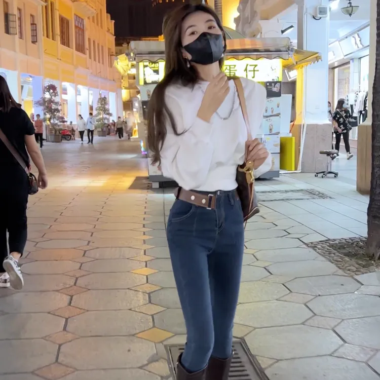 2025秋装新款韩版卫衣显瘦套头衫女气质百搭圆领白色短款上衣时尚