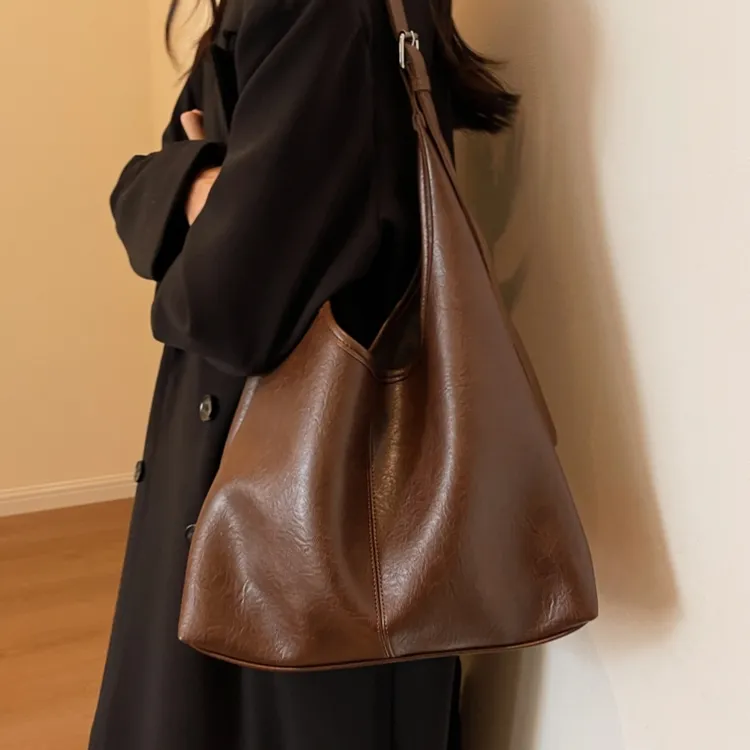 CHEVIOS&KOIRH小众·质感腋下包包女2024新款潮春夏复古托特包休