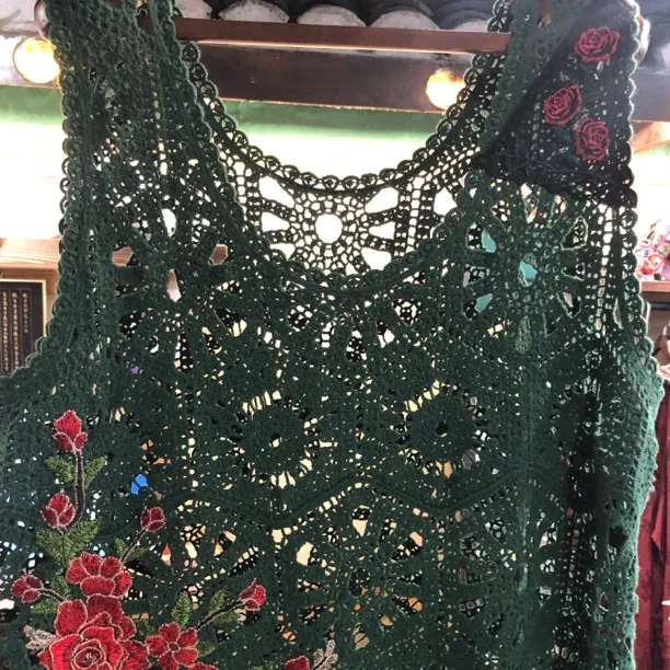 新中式红老绣原创设计作品勾织花开富贵背心