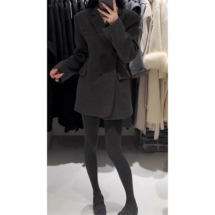 高级感毛呢外套女秋冬赫本风时髦轻奢气质垫肩加厚双排扣西装大衣