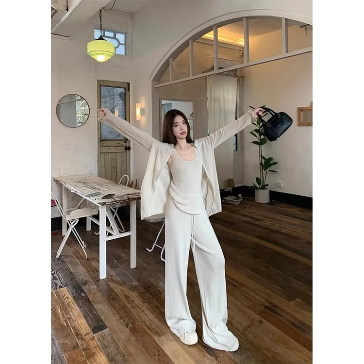 秋装女新款2025慵懒松弛感老钱风针织开衫背心高腰阔腿裤三件套装