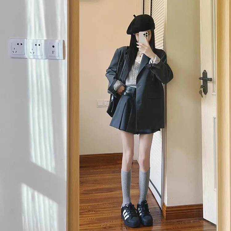 韩系穿搭松弛感西装套装裙女早秋气质休闲灰色西服外套短裙两件套