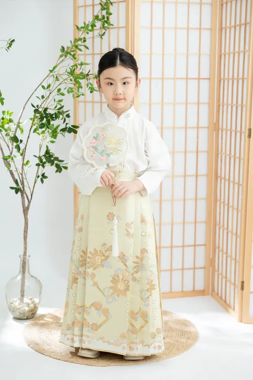 新款原创女童四季马面裙淡绿色重工织金新中式国风裙-向日葵葵