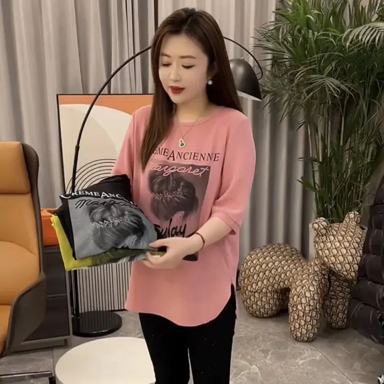 新款时尚休闲圆领设计感美女图百搭遮肉显瘦洋气大衫