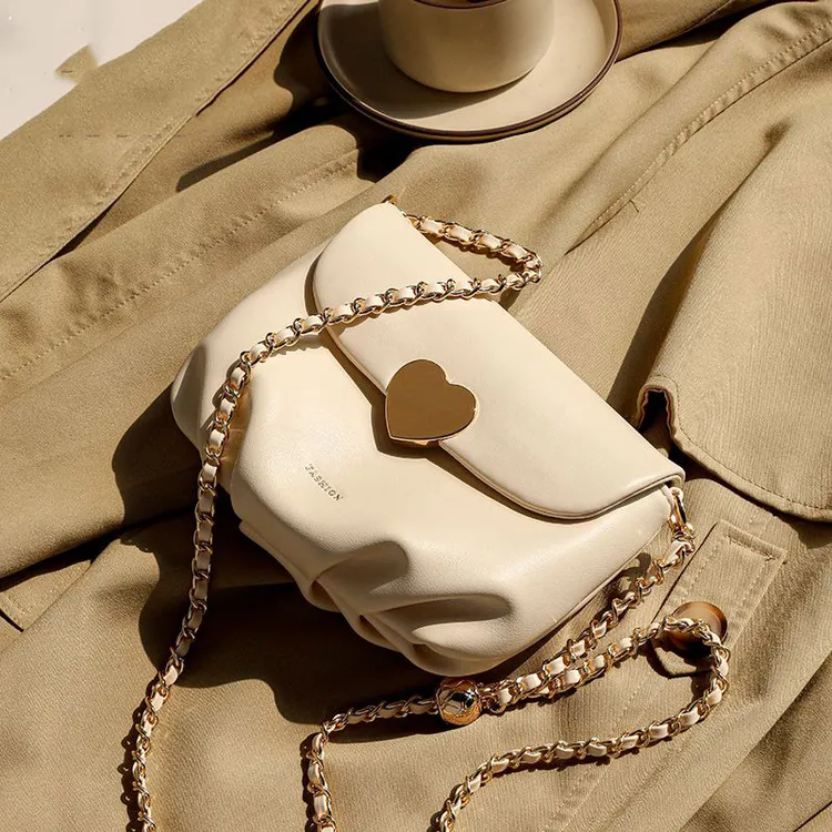 YBUGQI新款白色包包女简约百搭单肩斜挎云朵包链条小方包马鞍包