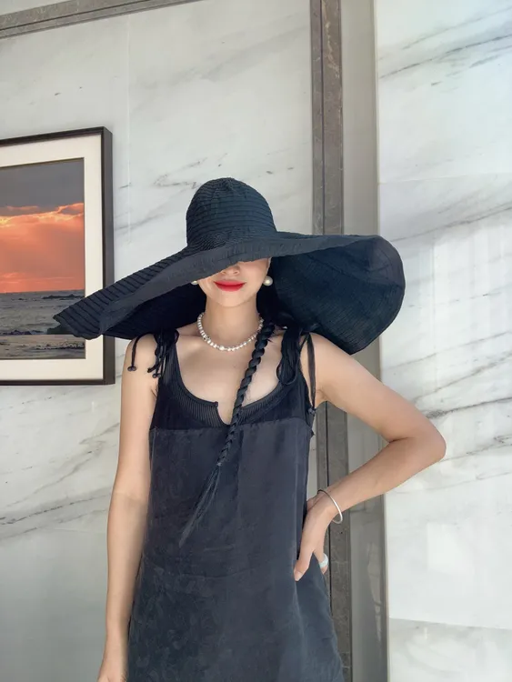 (度假女神)真的超大遮阳度假杂志风帽子很夸张大