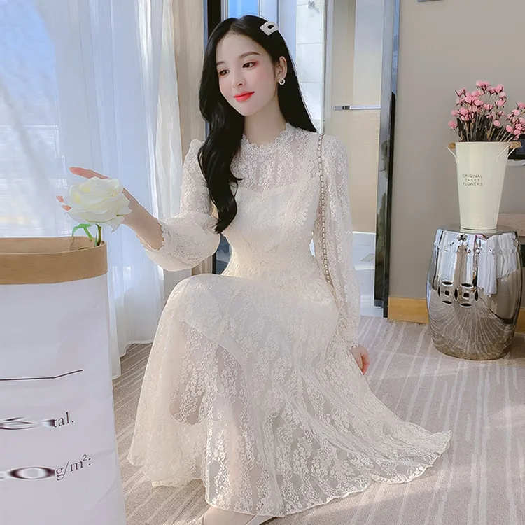 依依9293春秋2025新款复古气质蕾丝连衣裙法式长裙加绒加厚打底裙