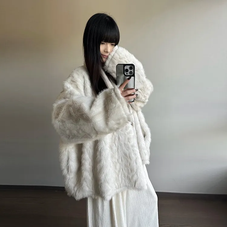 云雾石狐厚实保暖蝙蝠袖皮毛一体披肩式外套女慵懒顺滑环保毛大衣