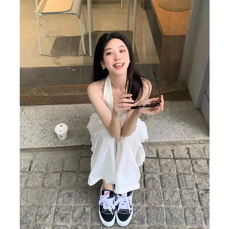 法式气质辣妹风性感露背挂脖背心2025春夏新款小众设计感露肩上衣