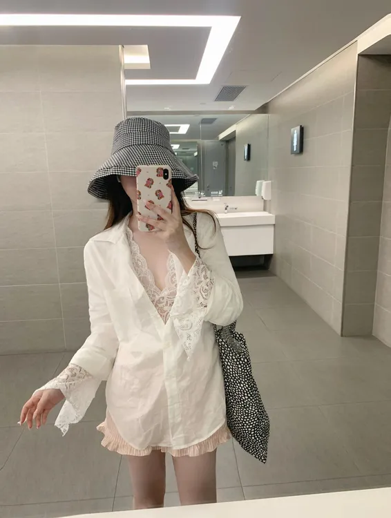 夏季穿搭女士新款性感纯欲法式蕾丝白色镂空内搭长袖百搭衬衫上衣