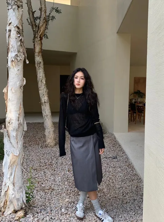 2025春季新款韩版时尚镂空圆领宽松套头针织衫毛衣女黑色微透上衣