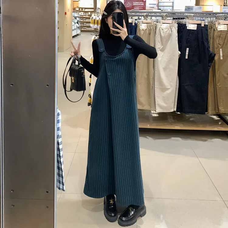 孕妇连衣裙套装2025新款秋冬条纹背带裙针织打底衫宽松显瘦两件套