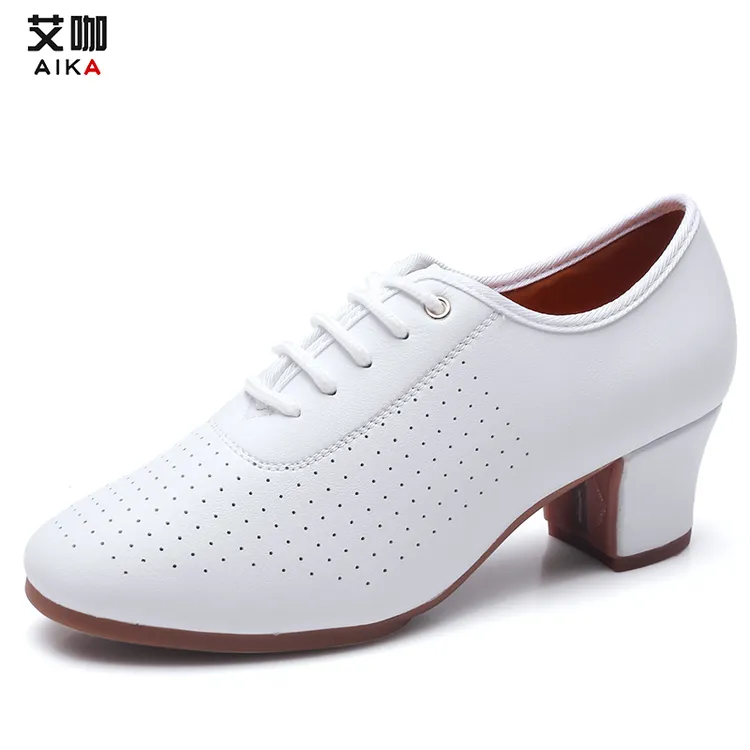 艾咖白色半打孔款女软底舞蹈鞋专业拉丁舞广场舞形体舞教师专用