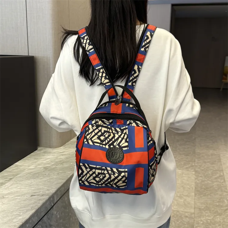 女士多功能休闲百搭双肩包防水斜挎胸包多隔层背包时尚旅行通勤包