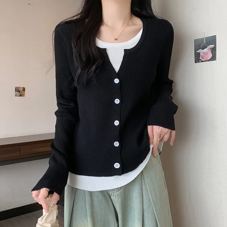 胖mm显瘦拼接假两件针织打底衫秋冬大码藏肉减龄别致内搭女士毛衣
