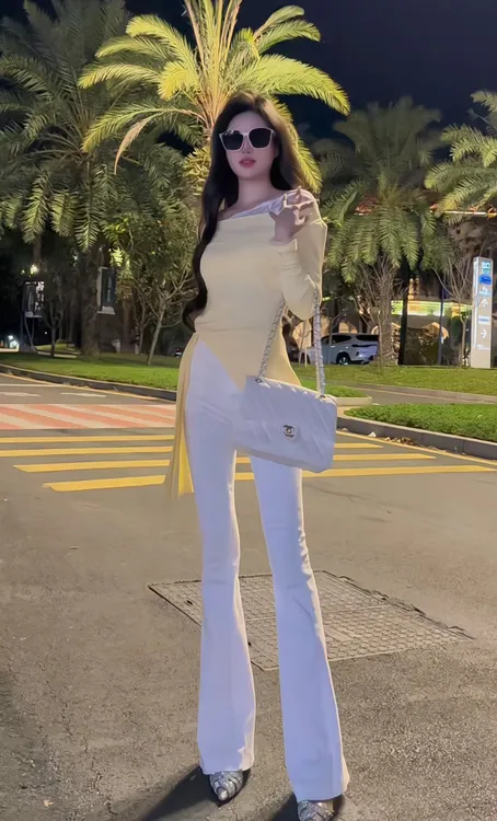 秋季新款莫尔代一字肩侧绑带设计感辣妹打底衫搭牛仔喇叭裤