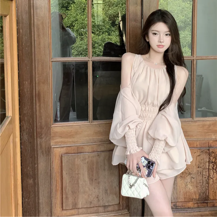 新款设计感露肩泡泡袖收腰中长款雪纺衫高腰短裤小众气质长袖